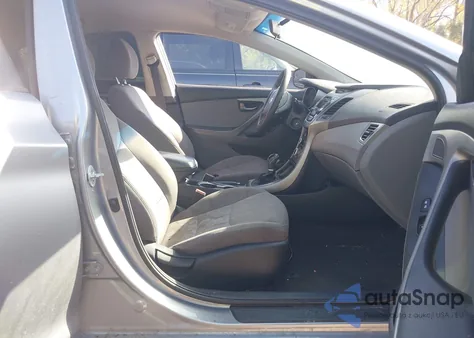 2015 Hyundai Elantra Se z USA, uszkodzony, nr VIN 5NPDH4AE5FH632662